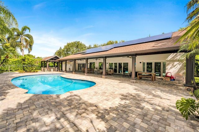8440 SW 182nd Terrace, Palmetto Bay, FL 33157