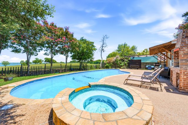 5402 Peninsula Way, Garland, TX 75043