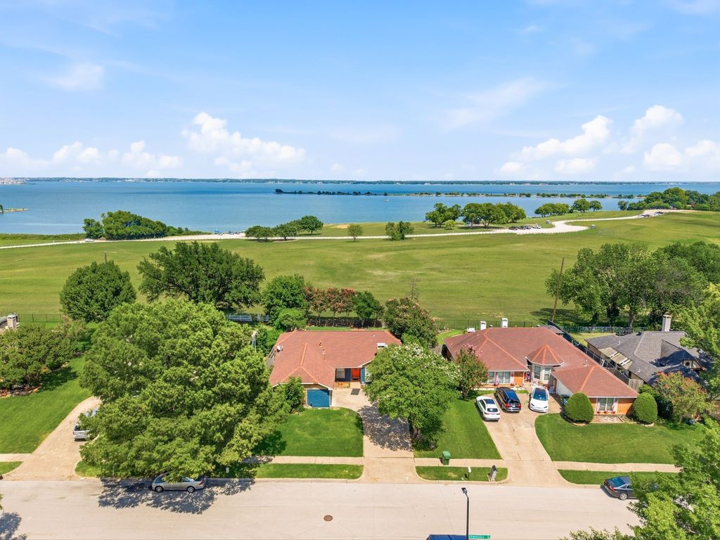 5402 Peninsula Way, Garland, TX 75043