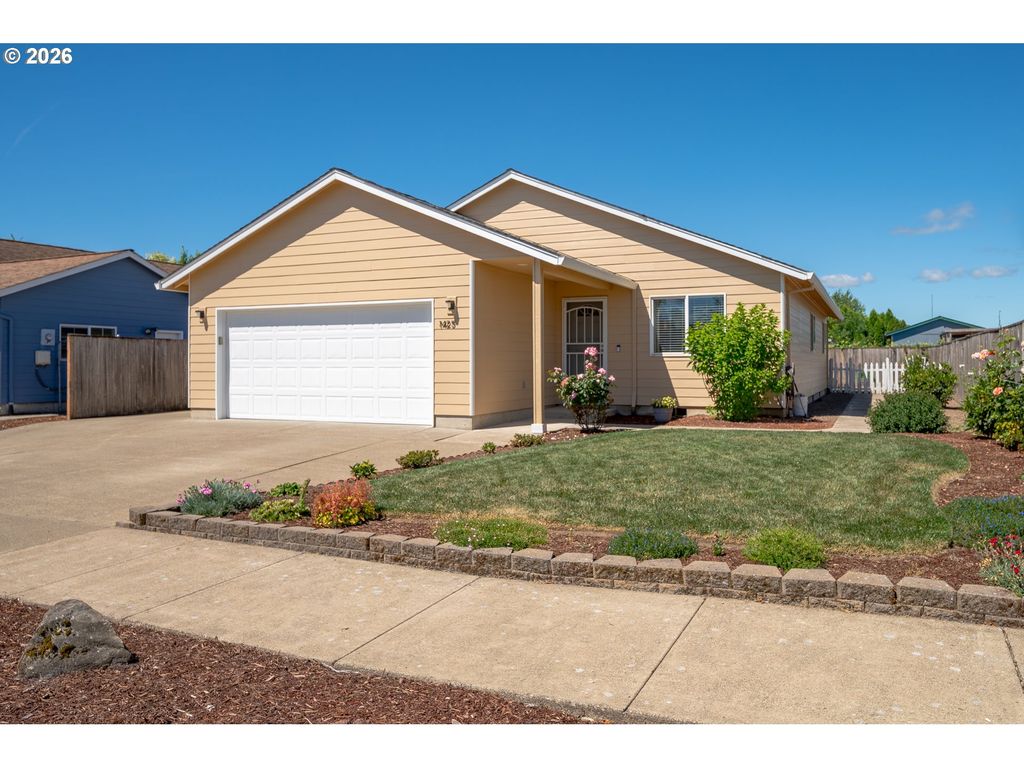 Image 1 of property listing at 1425 Sw EMILY Dr, Mc Minnville, OR 97128