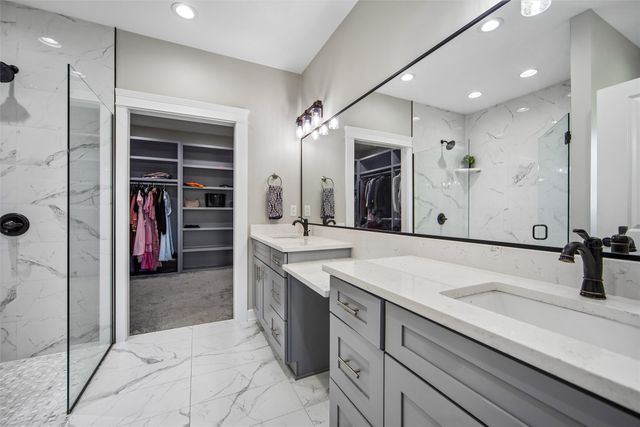 10154 Bolton Place, West Des Moines, IA 50266