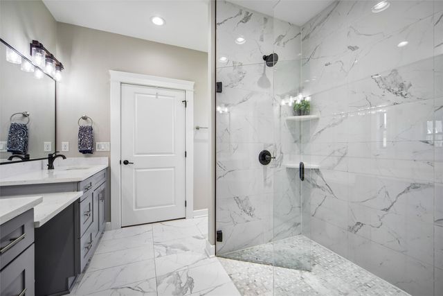 10154 Bolton Place, West Des Moines, IA 50266