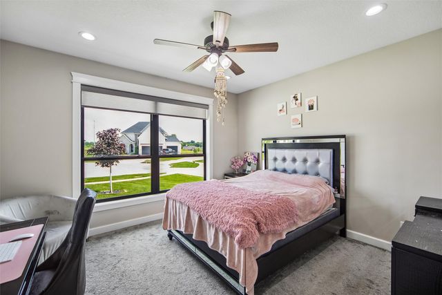 10154 Bolton Place, West Des Moines, IA 50266