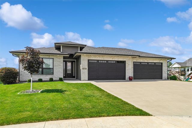 10154 Bolton Place, West Des Moines, IA 50266