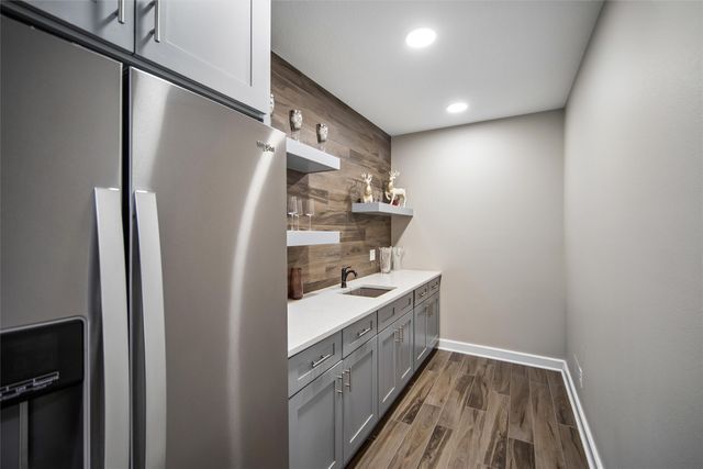 10154 Bolton Place, West Des Moines, IA 50266