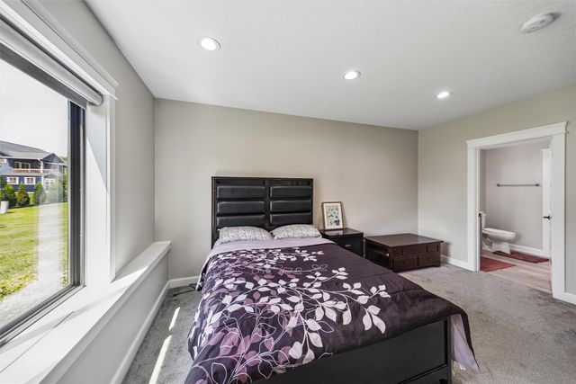 10154 Bolton Place, West Des Moines, IA 50266