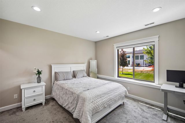 10154 Bolton Place, West Des Moines, IA 50266