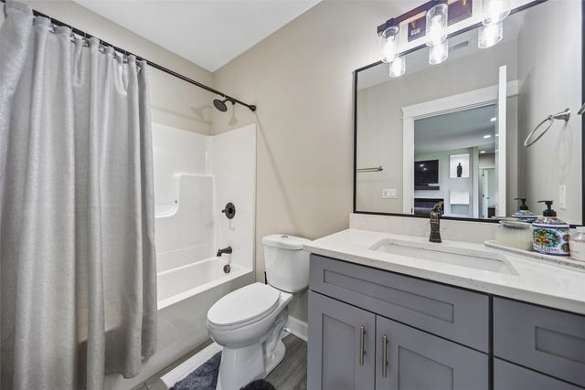 10154 Bolton Place, West Des Moines, IA 50266