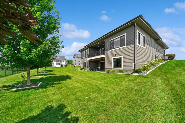10154 Bolton Place, West Des Moines, IA 50266