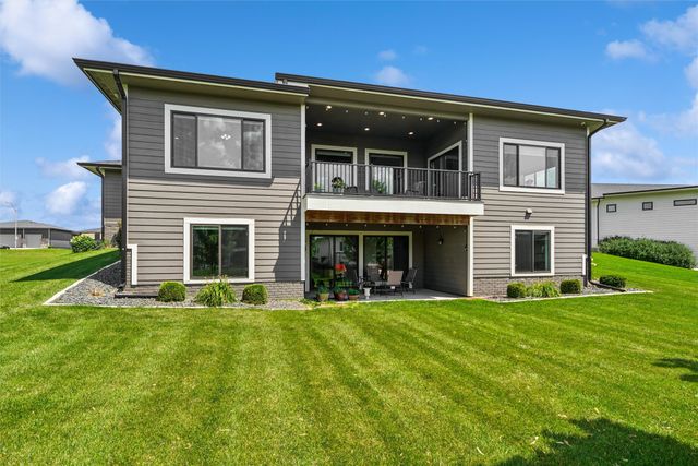 10154 Bolton Place, West Des Moines, IA 50266