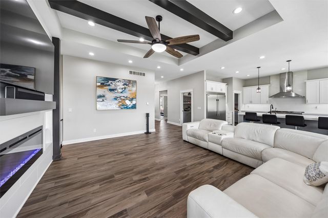 10154 Bolton Place, West Des Moines, IA 50266