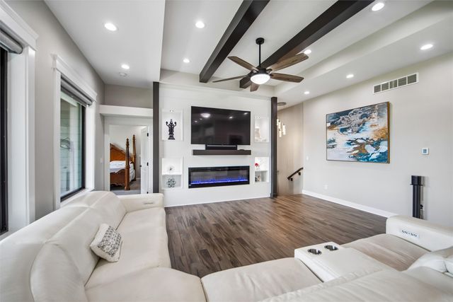 10154 Bolton Place, West Des Moines, IA 50266