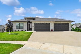 10154 Bolton Place, West Des Moines, IA 50266