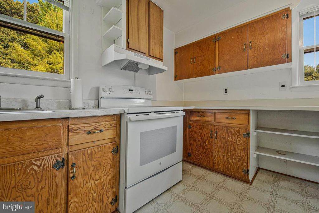 Image 14 of property listing at 1631 DEFENSE HWY, Gambrills, MD 21054