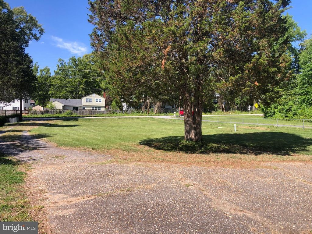 Image 5 of property listing at 1631 DEFENSE HWY, Gambrills, MD 21054