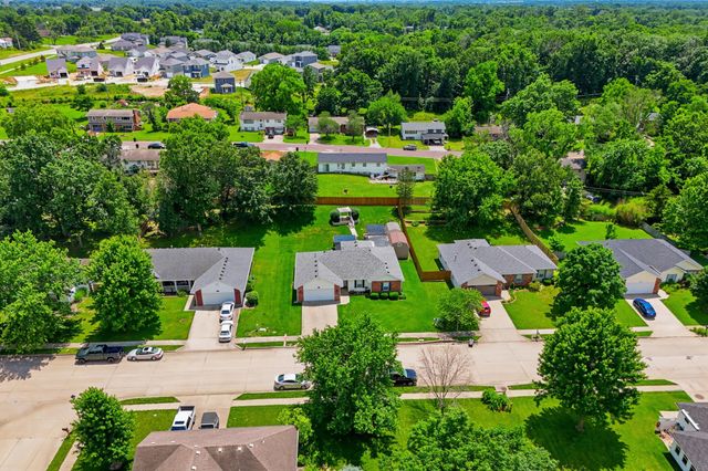 4610 WREN WOOD DR, Columbia, MO 65202