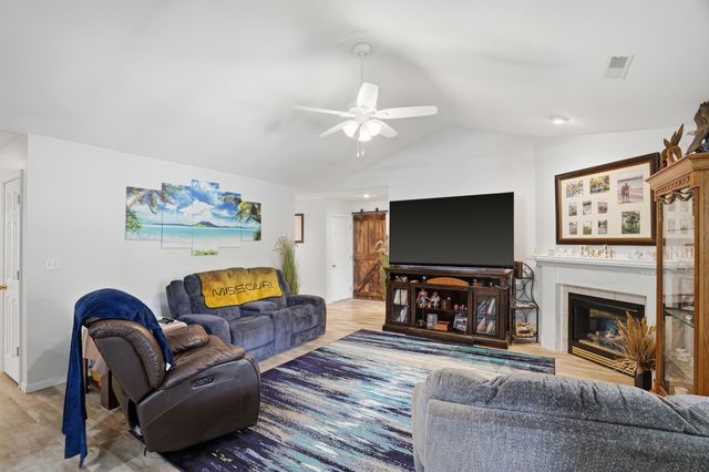 4610 WREN WOOD DR, Columbia, MO 65202