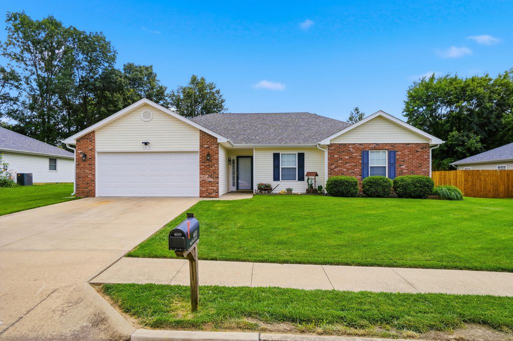 4610 WREN WOOD DR, Columbia, MO 65202