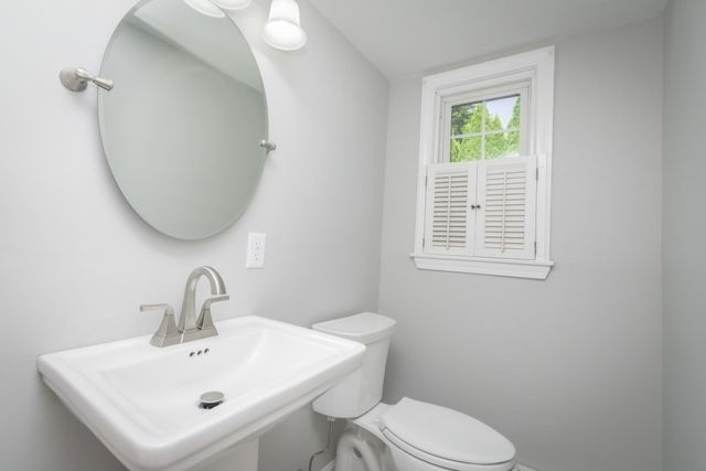 38 Guild St 1, Lowell, MA 01852