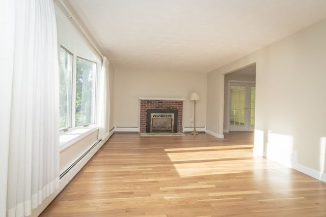 38 Guild St 1, Lowell, MA 01852