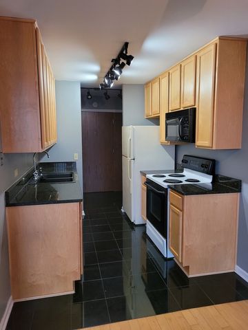 6000 Oakwood Drive 6H, Lisle, IL 60532