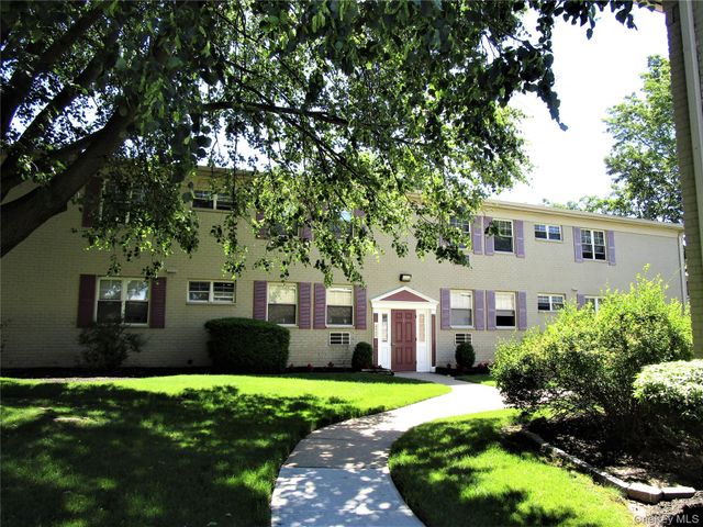 324 Post Avenue 1G, Westbury, NY 11590