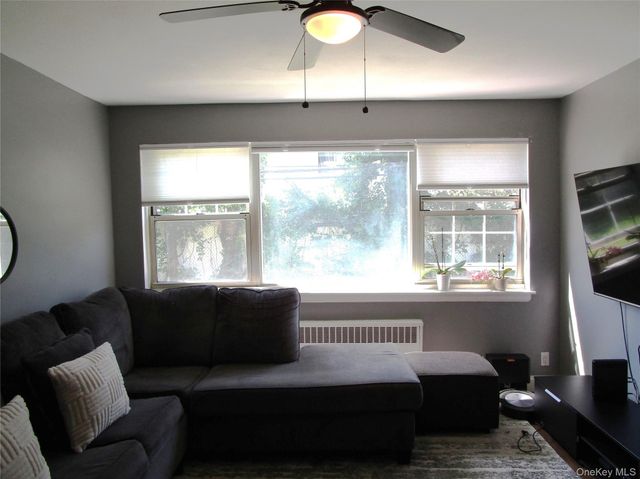 324 Post Avenue 1G, Westbury, NY 11590