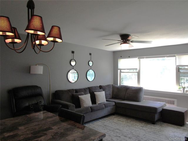 324 Post Avenue 1G, Westbury, NY 11590