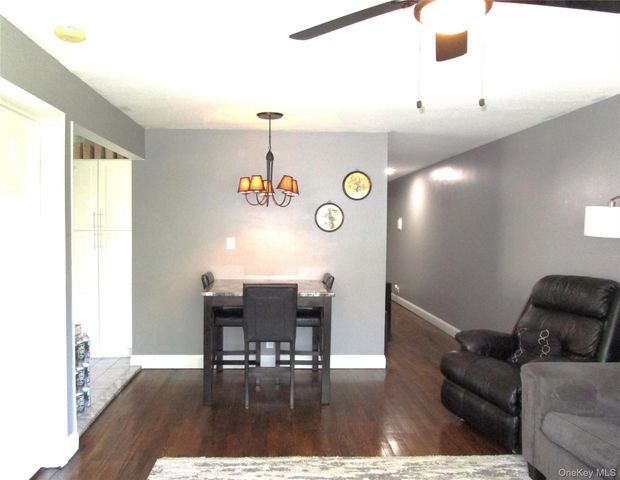324 Post Avenue 1G, Westbury, NY 11590