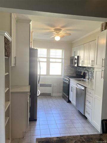 324 Post Avenue 1G, Westbury, NY 11590
