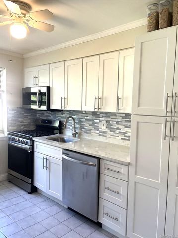 324 Post Avenue 1G, Westbury, NY 11590