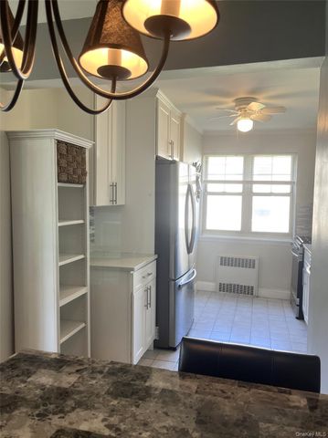 324 Post Avenue 1G, Westbury, NY 11590