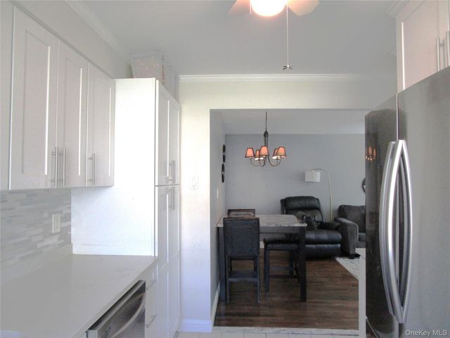 324 Post Avenue 1G, Westbury, NY 11590