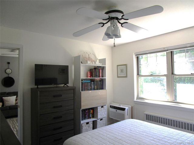 324 Post Avenue 1G, Westbury, NY 11590