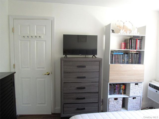 324 Post Avenue 1G, Westbury, NY 11590