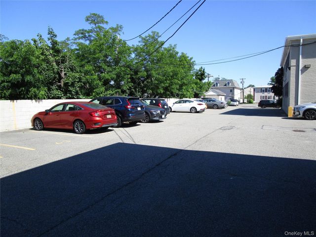 324 Post Avenue 1G, Westbury, NY 11590