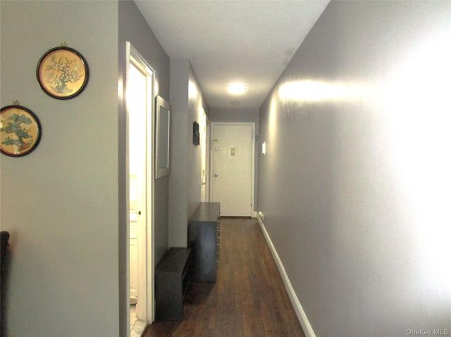 324 Post Avenue 1G, Westbury, NY 11590