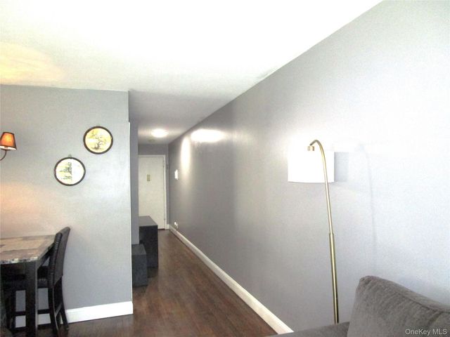 324 Post Avenue 1G, Westbury, NY 11590