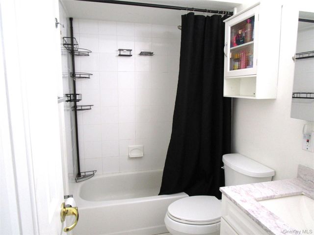 324 Post Avenue 1G, Westbury, NY 11590