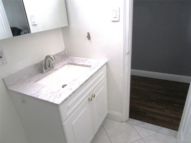 324 Post Avenue 1G, Westbury, NY 11590