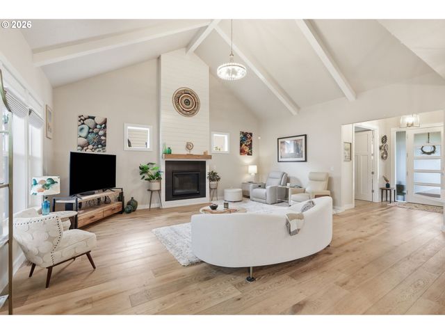 2575 CRESCENT Ave, Eugene, OR 97408