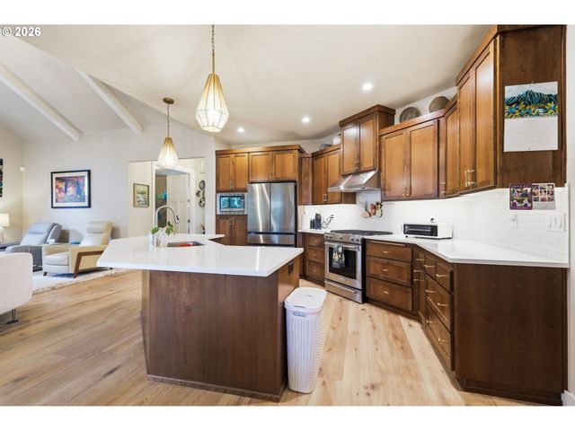 2575 CRESCENT Ave, Eugene, OR 97408