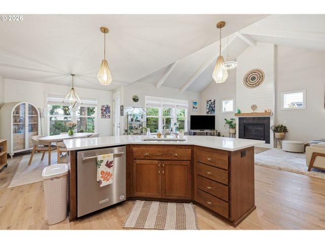 2575 CRESCENT Ave, Eugene, OR 97408