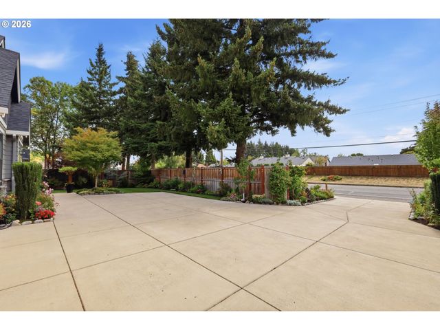 2575 CRESCENT Ave, Eugene, OR 97408