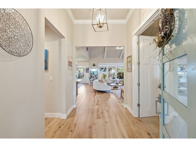 2575 CRESCENT Ave, Eugene, OR 97408
