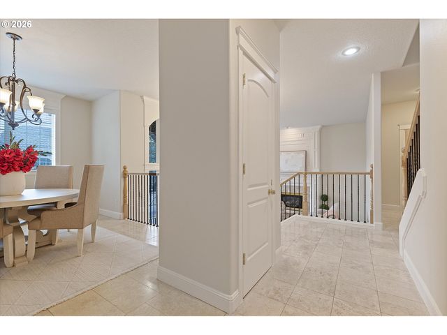 3808 FAIRHAVEN Dr, West Linn, OR 97068