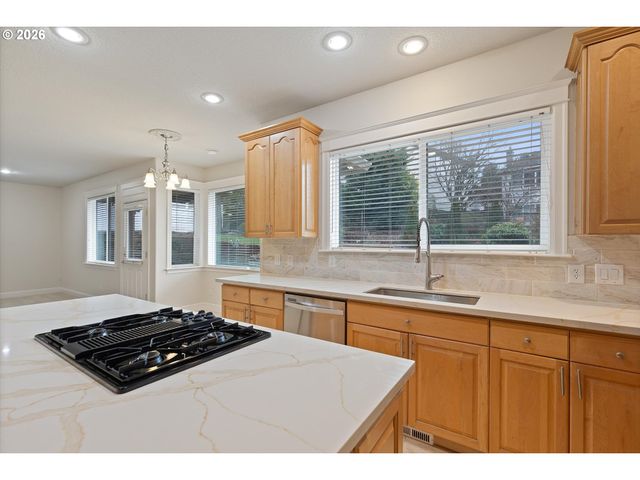 3808 FAIRHAVEN Dr, West Linn, OR 97068