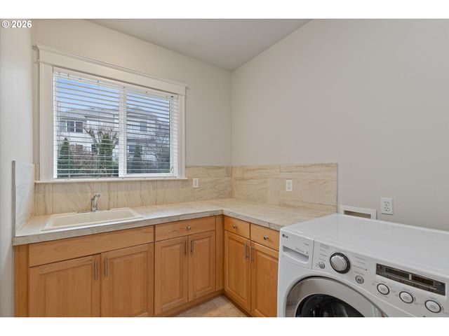 3808 FAIRHAVEN Dr, West Linn, OR 97068