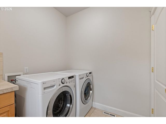 3808 FAIRHAVEN Dr, West Linn, OR 97068