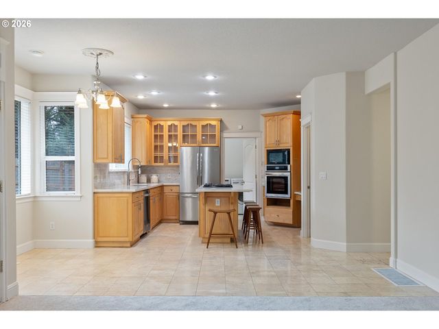 3808 FAIRHAVEN Dr, West Linn, OR 97068